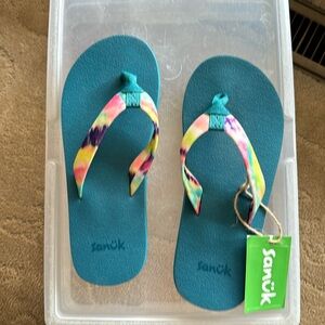 Sanuk girls size 2/3 flip flops nwt